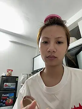 Snapshot of Lil-Gi chatting on 26, 5, 2026 Lil-Gi online show from 26, 5, 2026