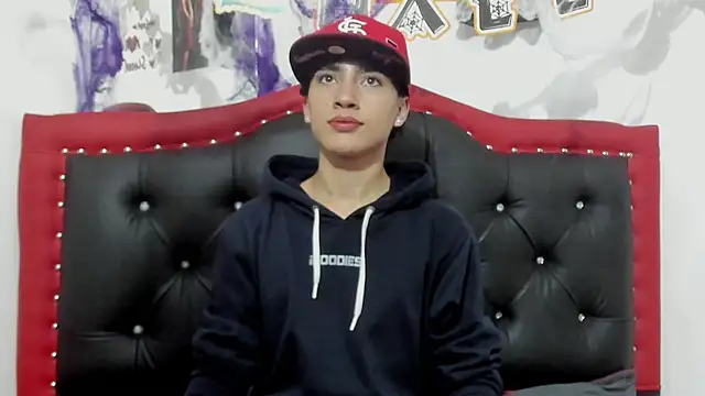 Snapshot of Thiago_Divine_ chatting on 17, 10, 2025 Thiago Divine online show from 17, 10, 2025