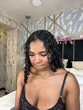 Snapshot of LisaMendez chatting on 7, 5, 2026 LisaMendez online show from 7, 5, 2026