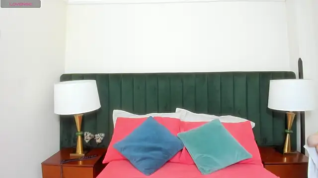 kiraGeiner online show from 28, 10, 2025