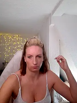 Snapshot of SexyJulia21 chatting on 28, 2, 2025 SexyJulia21 online show from 28, 2, 2025