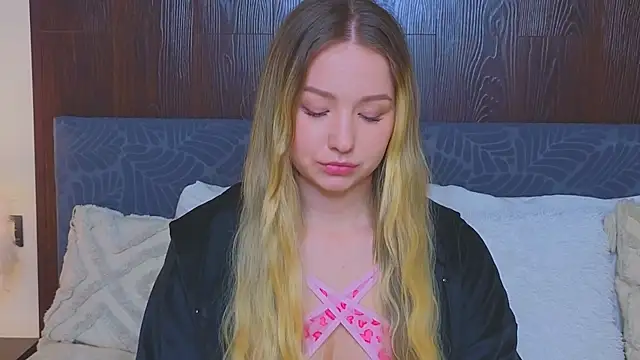 Snapshot of LeeAmy chatting on 19, 9, 2025 LeeAmy online show from 19, 9, 2025