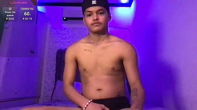 asianhugescott online show from 15, 4, 2026