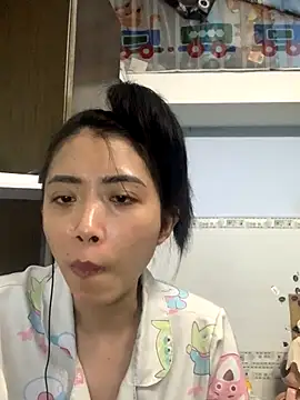 Snapshot of Minee1202 chatting on 8, 10, 2025 Minee1202 online show from 8, 10, 2025