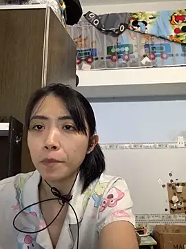 Snapshot of Minee1202 chatting on 15, 10, 2025 Minee1202 online show from 15, 10, 2025