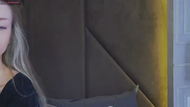 Snapshot of MarilynNova chatting on 12, 7, 2026 MarilynNova online show from 12, 7, 2026