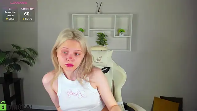 Snapshot of Allice_Cox chatting on 3, 10, 2025 Allice Cox online show from 3, 10, 2025