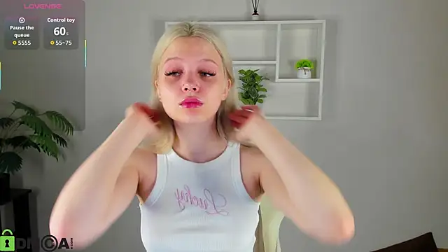 Snapshot of Allice_Cox chatting on 7, 10, 2025 Allice Cox online show from 7, 10, 2025