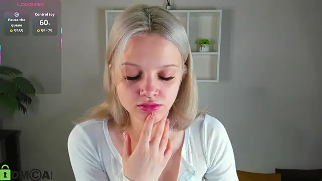 Snapshot of Allice_Cox chatting on 12, 10, 2025 Allice Cox online show from 12, 10, 2025