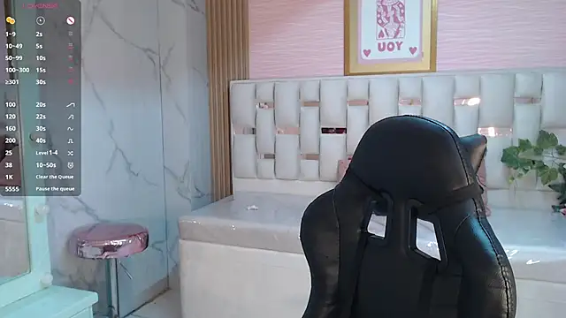 Snapshot of allyssa_bellini_s chatting on 22, 10, 2025 allyssa bellini s online show from 22, 10, 2025