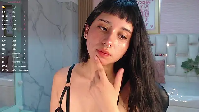 Snapshot of allyssa_bellini_s chatting on 28, 10, 2025 allyssa bellini s online show from 28, 10, 2025