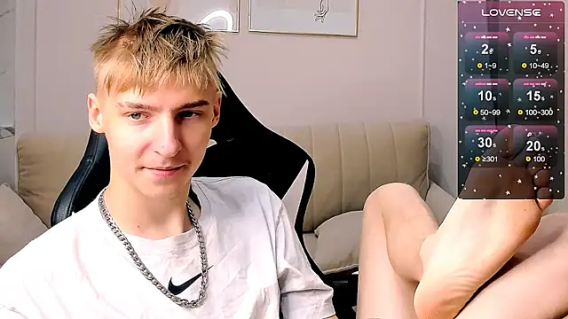 Snapshot of MrSexyCum4U chatting on 17, 10, 2025 MrSexyCum4U online show from 17, 10, 2025