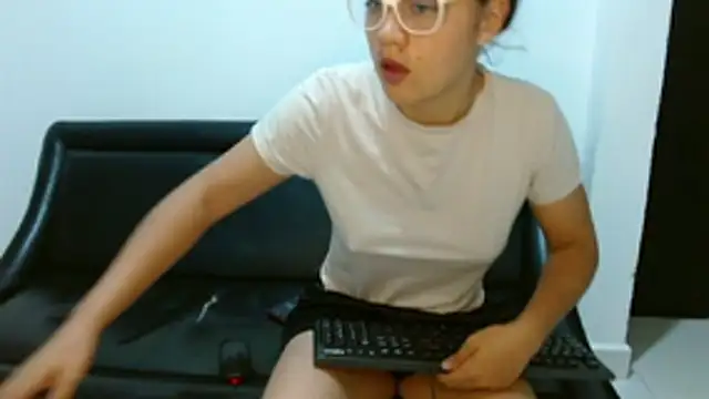 Snapshot of Arieeel_09 chatting on 28, 10, 2025 Arieeel 09 online show from 28, 10, 2025