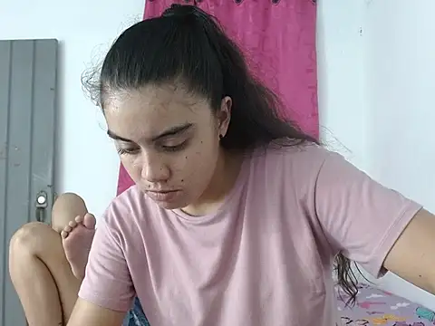 Snapshot of Arieeel_09 chatting on 16, 11, 2025 Arieeel 09 online show from 16, 11, 2025