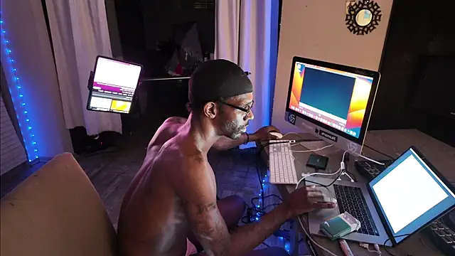 Triggerhappycj100 online show from 22, 3, 2026