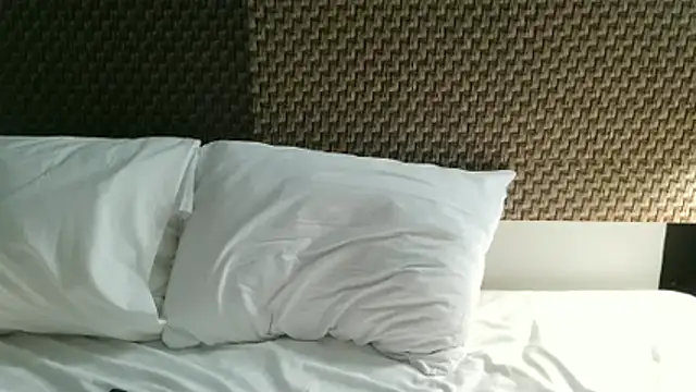 Clarahotgirl24 online show from 18, 4, 2026