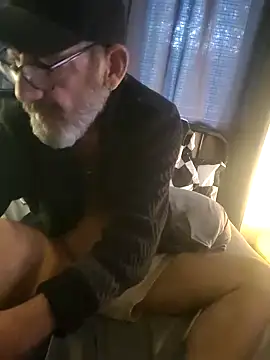 Snapshot of FoxnMouse chatting on 14, 10, 2025 FoxnMouse online show from 14, 10, 2025