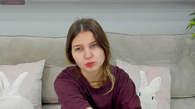 Elle Ellise online show from 10, 10, 2025