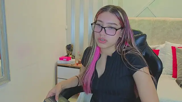 Snapshot of nami_sweet_ chatting on 8, 11, 2025 nami sweet online show from 8, 11, 2025