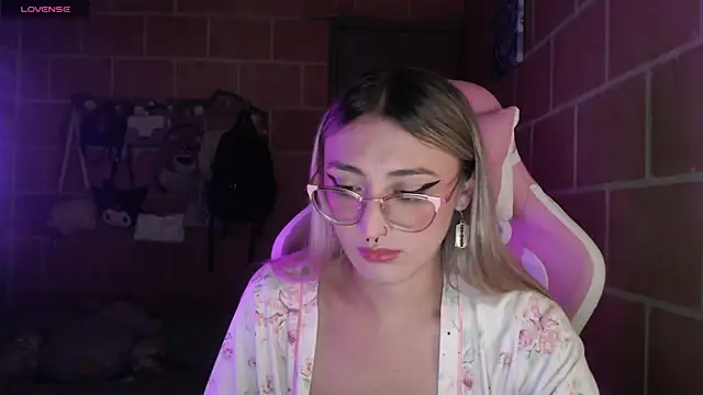 Andrea camilaaa online show from 18, 7, 2026