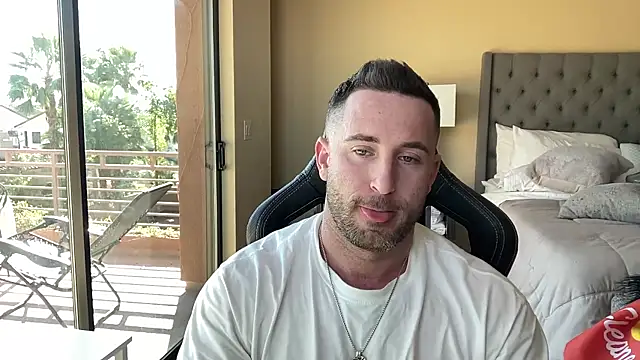 Snapshot of brettmycles28 chatting on 24, 11, 2025 brettmycles28 online show from 24, 11, 2025