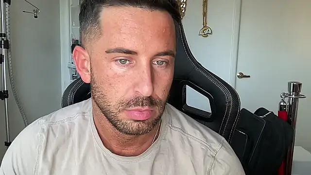 brettmycles28 online show from 1, 6, 2026