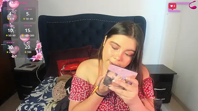 Snapshot of LucyPetit chatting on 27, 9, 2025 LucyPetit online show from 27, 9, 2025