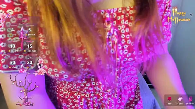 Snapshot of LucyPetit chatting on 9, 10, 2025 LucyPetit online show from 9, 10, 2025