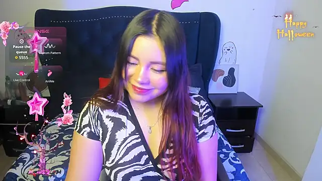 Snapshot of LucyPetit chatting on 15, 10, 2025 LucyPetit online show from 15, 10, 2025