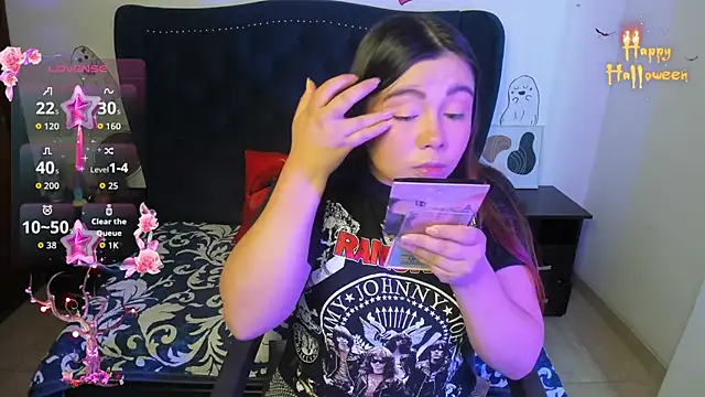 Snapshot of LucyPetit chatting on 16, 10, 2025 LucyPetit online show from 16, 10, 2025