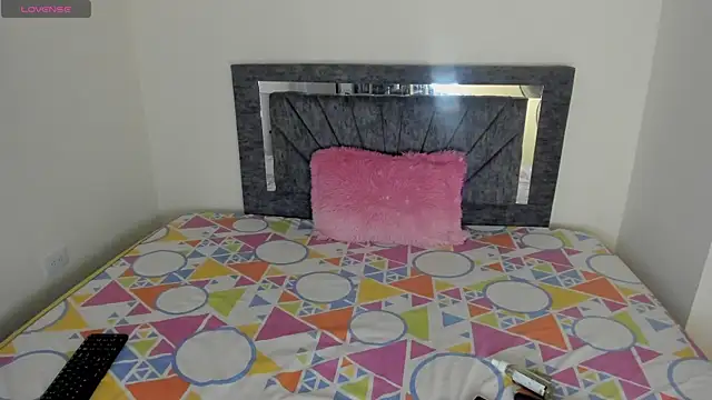 Laurasofia01 online show from 5, 4, 2026