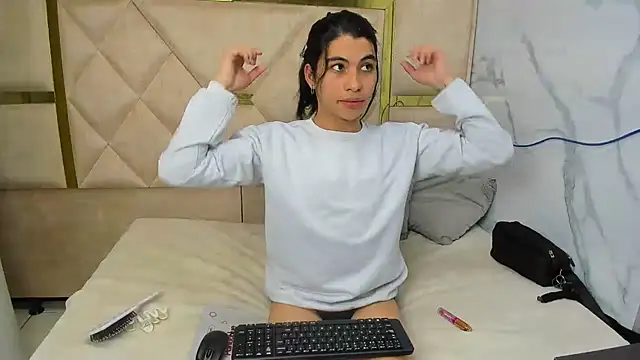 Snapshot of Allisonts69 chatting on 19, 9, 2025 Allisonts69 online show from 19, 9, 2025