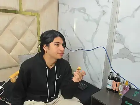 Snapshot of Allisonts69 chatting on 24, 9, 2025 Allisonts69 online show from 24, 9, 2025