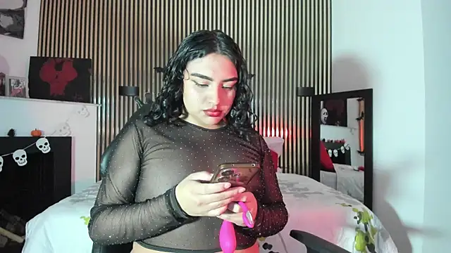 Snapshot of SyraPalmer chatting on 21, 10, 2025 SyraPalmer online show from 21, 10, 2025