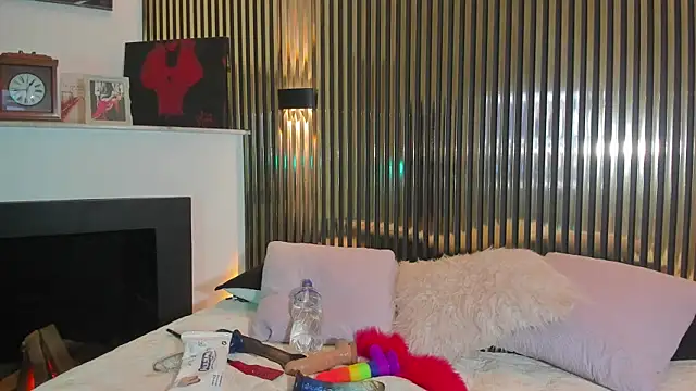 Snapshot of SyraPalmer chatting on 8, 11, 2025 SyraPalmer online show from 8, 11, 2025