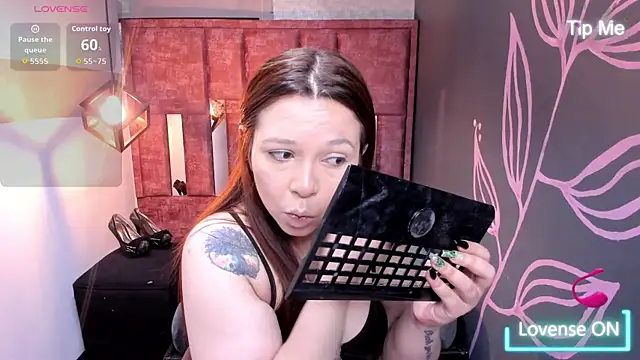 Isa Thompson   online show from 8, 10, 2025