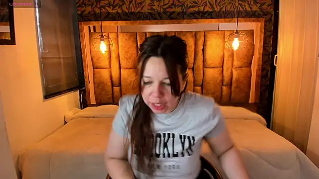 Isa Thompson   online show from 18, 10, 2025