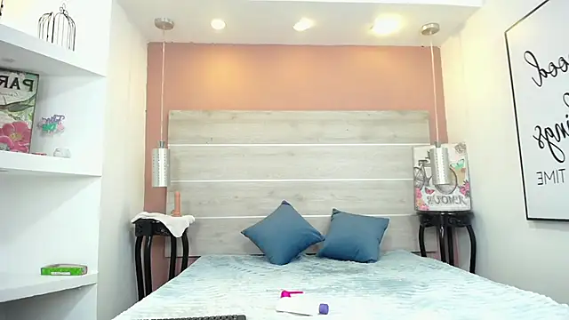 AlexandraCambell online show from 4, 11, 2025