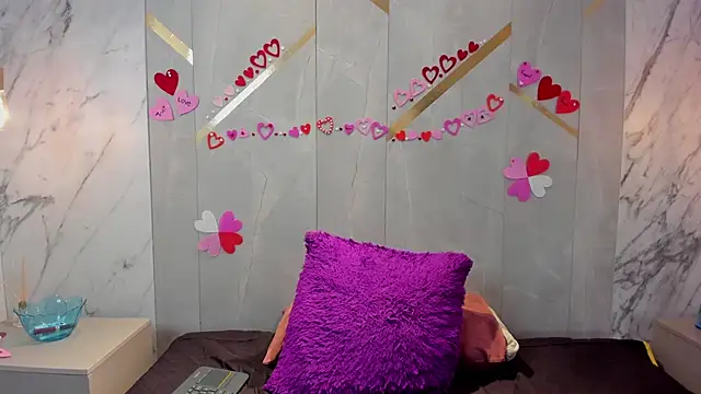 IsisNoir online show from 2, 3, 2026