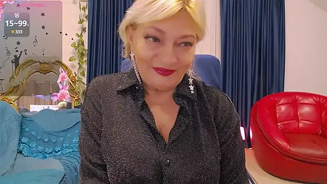 Snapshot of HypnotikCate chatting on 11, 1, 2025 HypnotikCate online show from 11, 1, 2025