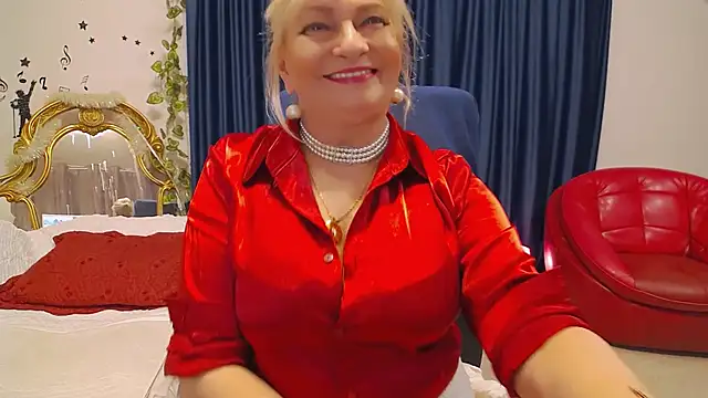 Snapshot of HypnotikCate chatting on 1, 3, 2025 HypnotikCate online show from 1, 3, 2025