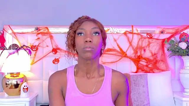 Snapshot of MadeleineHocker chatting on 28, 10, 2025 MadeleineHocker online show from 28, 10, 2025