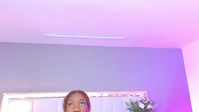 Snapshot of MadeleineHocker chatting on 19, 11, 2025 MadeleineHocker online show from 19, 11, 2025