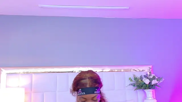 Snapshot of MadeleineHocker chatting on 24, 11, 2025 MadeleineHocker online show from 24, 11, 2025