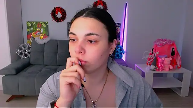 queenofthesense  online show from 2, 12, 2025