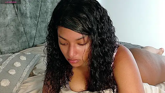 ValeriGallardo17 online show from 29, 10, 2025