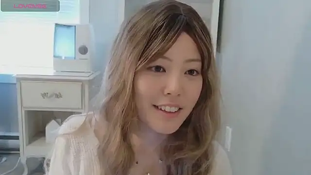 Nana with online show from 9, 3, 2026