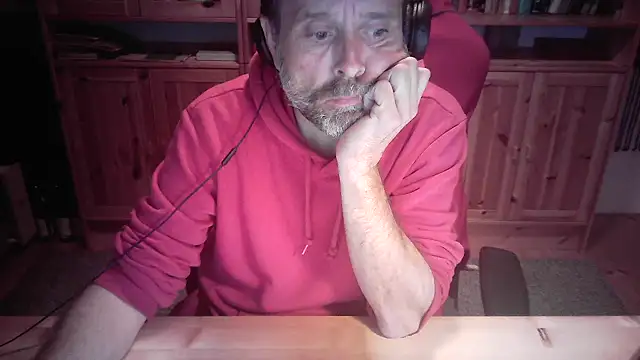 Snapshot of boy40bi chatting on 22, 10, 2025 boy40bi online show from 22, 10, 2025