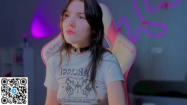 Snapshot of Sophie_SkyAngel chatting on 5, 3, 2026 Sophie SkyAngel online show from 5, 3, 2026