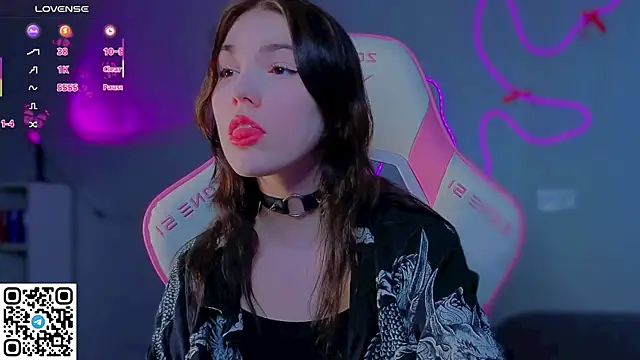 Snapshot of Sophie_SkyAngel chatting on 4, 4, 2026 Sophie SkyAngel online show from 4, 4, 2026